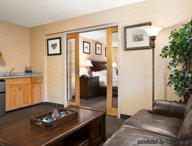 Hotel &