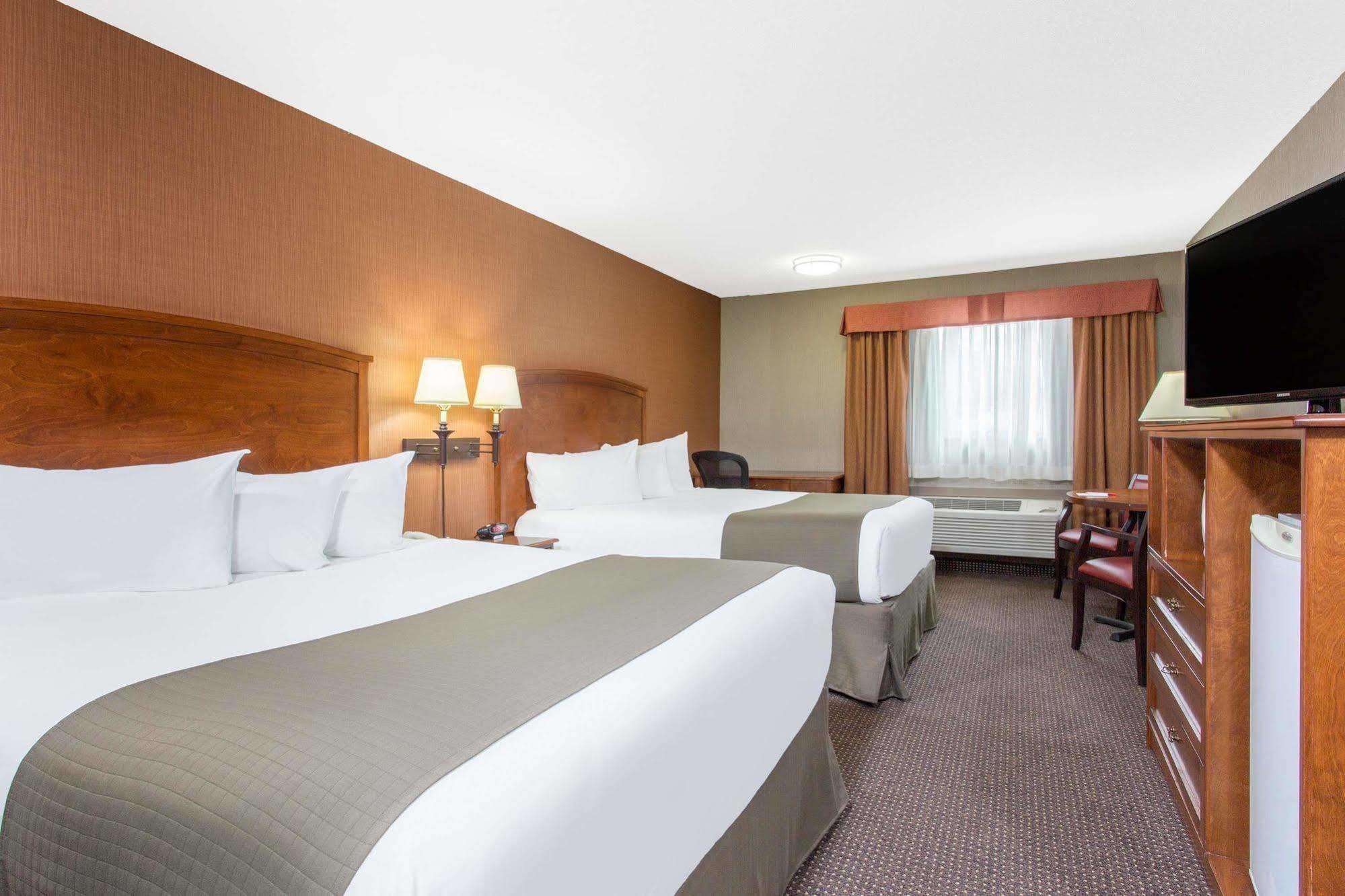 & Hotel Canmore