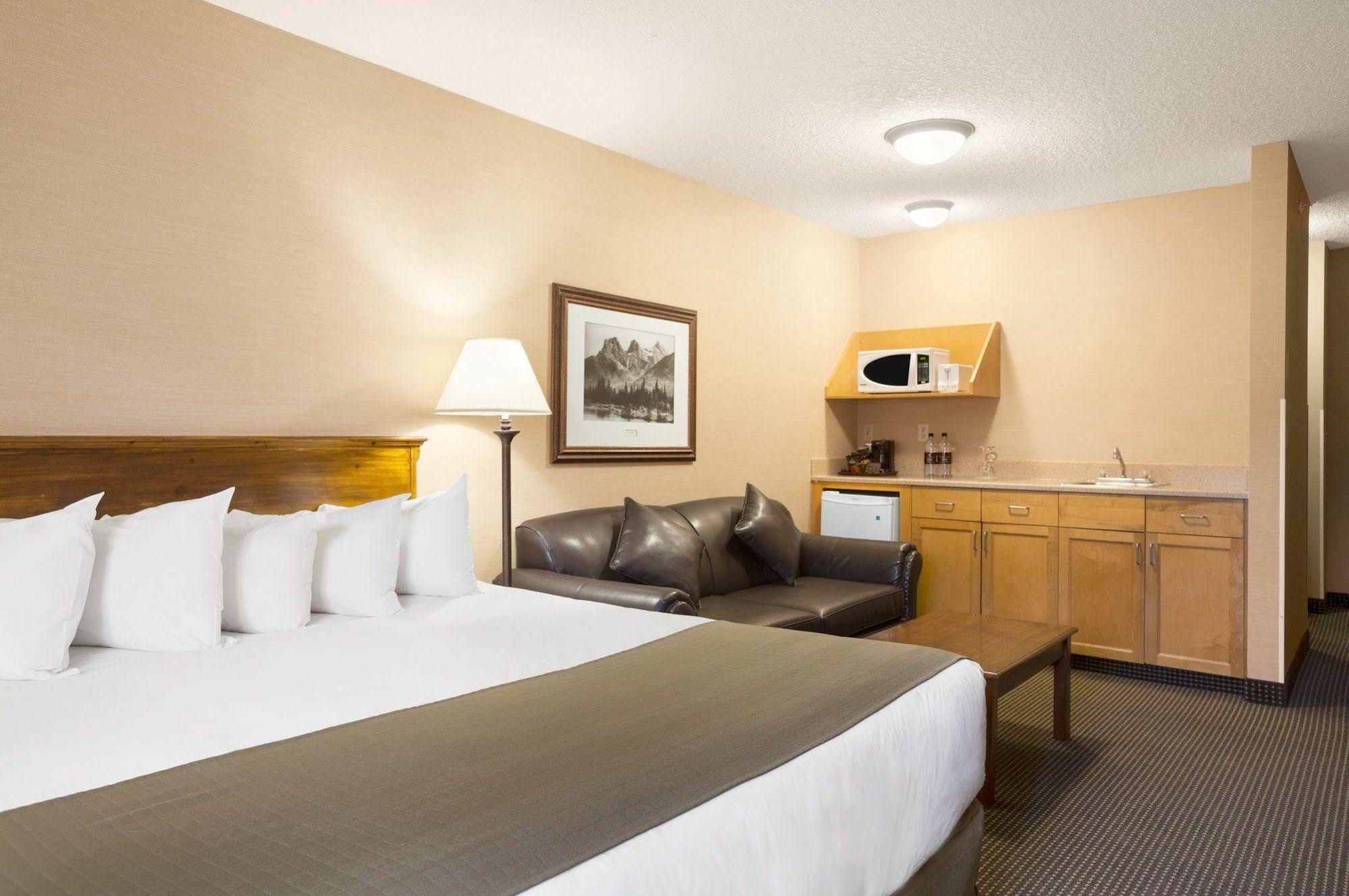 Hotel & Canmore