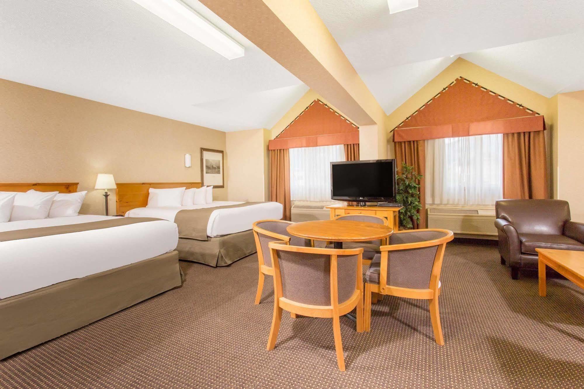 Hotel & Canmore