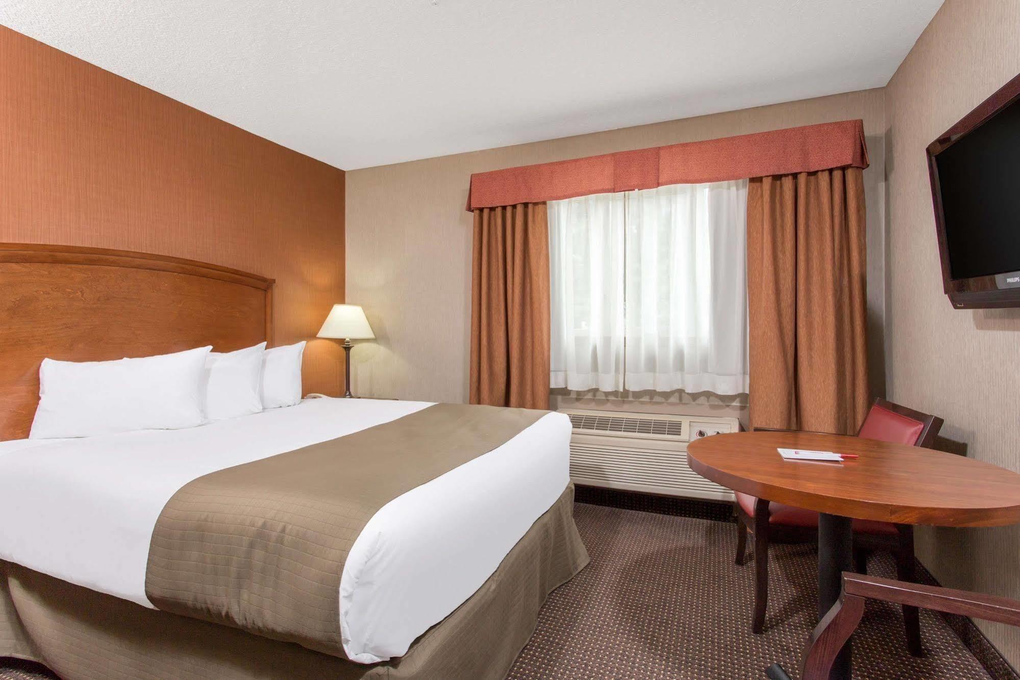 & Hotel Canmore